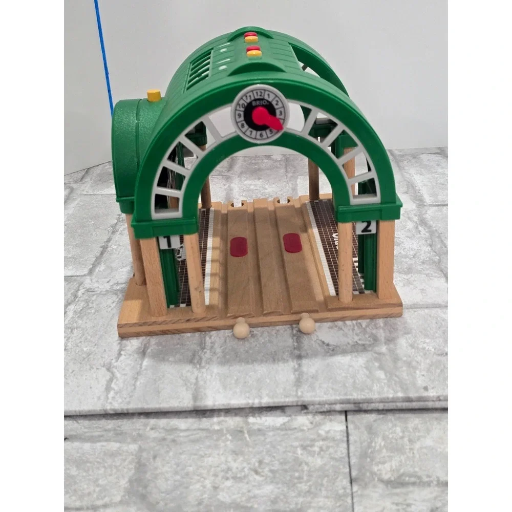 BRIO 33655 Train Central RR Station SOUNDS Microphones Working‎ VIDEO Flaw
